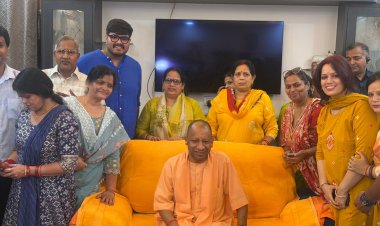 मुख्यमंत्री योगी आदित्यनाथ पहुंचे वाराणसी,कालभैरव मंदिर में लगाई हाजिरी