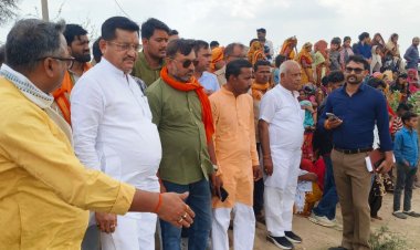 हमीरपुर नाव हादसा : पांच बच्चों समेत छह शव बरामद, प्रभावित परिवारों को सांत्वना देने पहुंचे प्रभारी मंत्री