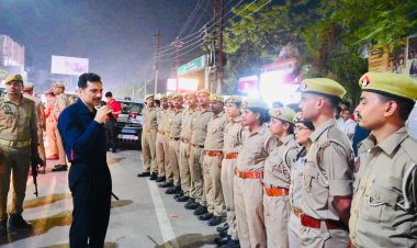 वाराणसी में सुगम यातायात के लिए शाम को सड़कों पर उतरे पुलिस कमिश्नर, वाहनों की चेकिंग