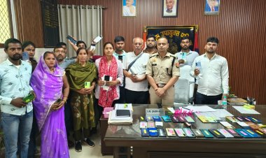 कानपुर पुलिस ने 51 खोये मोबाइल बरामद कर लोगों को लौटाए