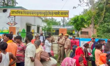बहराइच में अनियंत्रित ट्रक ने बाइक को मारी टक्कर, मां की मौत, बेटा घायल