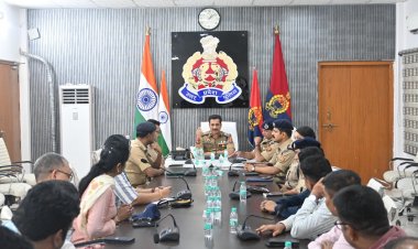 वाराणसी: प्रशिक्षु अधिकारियों ने पुलिस कमिश्नर से की शिष्टाचार भेंट, सीपी ने दिए उत्कृष्ट पुलिसिंग के गुरुमंत्र