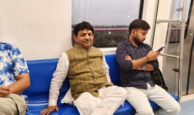 प्रधानमंत्री मोदी की अपील पर उप्र सरकार के मंत्री कपिल देव अग्रवाल ने सार्वजनिक परिवहन से किया सफर
