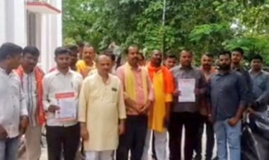 सपा प्रवक्ता पर कार्यवाई की मांग को लेकर बहराइच में ब्राह्मण समाज ने किया प्रदर्शन, सौंपा ज्ञापन