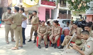परमट स्कूल शिलान्यास से पहले सपा विधायक अमिताभ बाजपेयी के घर के बाहर भारी पुलिस बल