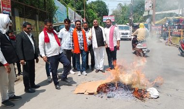 ब्राह्मण समाज पर टिप्पणी से भड़का आक्रोश, करणी सेना ने फूंका पुतला