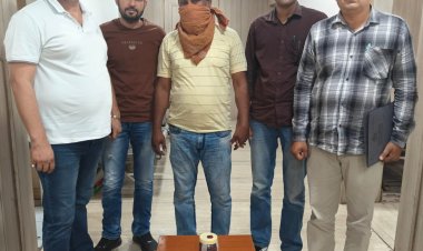 डीटीसी बस में यात्री का बैग काटकर जेवर चोरी करने वाला बदमाश गिरफ्तार, लाखों के गहने बरामद