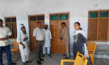 बगैर मान्यता के संचालित दो विद्यालयों पर कार्रवाई, कक्षाओं में ताला लगाकर कराया बंद