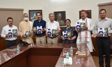 बीएचयू के फ्रांसीसी विभागाध्यक्ष की दो पुस्तकों का लोकार्पण, कुलपति ने सराहा