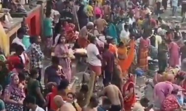 गंगा दशहरा के अवसर पर वाराणसी के घाटों पर श्रद्धालुओं ने लगाई डुबकी
