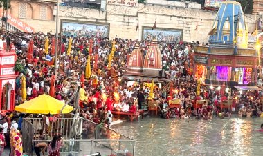 गंगा दशहरा पर उमड़ा आस्था का सैलाब, हर-हर गंगे से गूंजे घाट