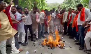 राहुल गांधी और अजय राय का पुतला दहन कर भाजपा नेताओं ने उठाई कार्रवाई की मांग