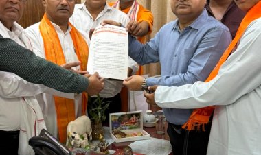 गौहत्या पर पूर्ण प्रतिबंध की मांग को लेकर विहिप का प्रदर्शन, “गाय नहीं कटने देंगे” के नारों से गूंजा शहर