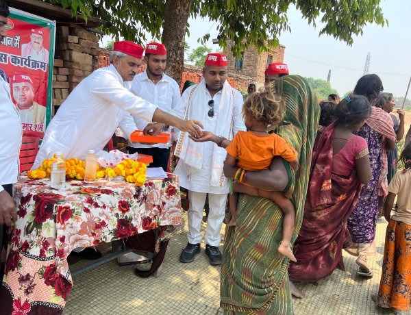 मजदूर दिवस पर जौनपुर में श्रमिकों का सम्मान, अधिकारों की रक्षा का लिया संकल्प