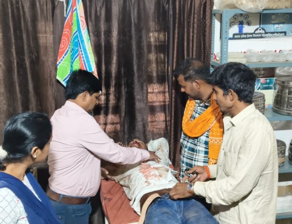विदाई से लौट रही बोलेरो पेड़ से टकराई, तीन की हालत गंभीर