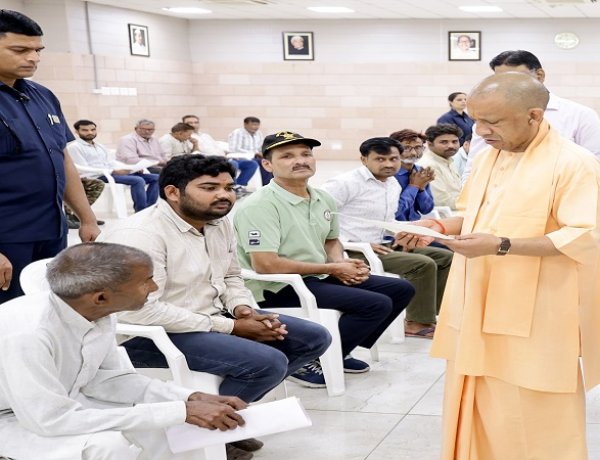 बच्चों को बढ़ाएं, शिक्षित-समृद्ध-सशक्त भारत बनाएं : योगी आदित्यनाथ