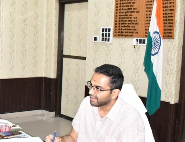 ।पेट्रोलियम उत्पाद को लेकर अफवाहों पर ध्यान न दें, धैर्य व शांति बनाए रखें : जिलाधिकारी