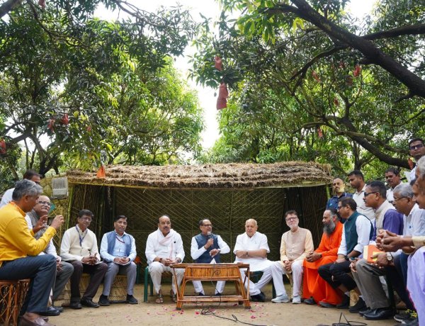 शिवराज सिंह चौहान ने किसानों के साथ किया संवाद,कहा नए बाजारों में आम भेजने का प्रयास जारी