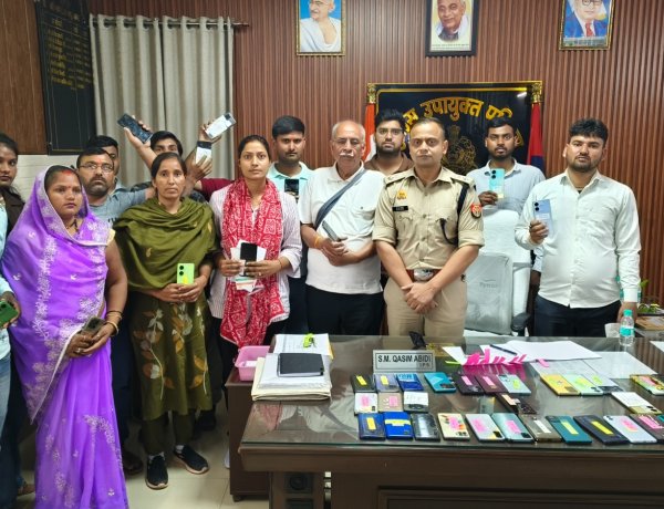 कानपुर पुलिस ने 51 खोये मोबाइल बरामद कर लोगों को लौटाए
