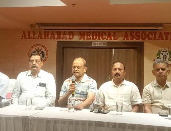 डाक्टरों ने दी हड़ताल की चेतावनी, जूनियर डाक्टरों के खिलाफ दर्ज मुकदमा ले वापस