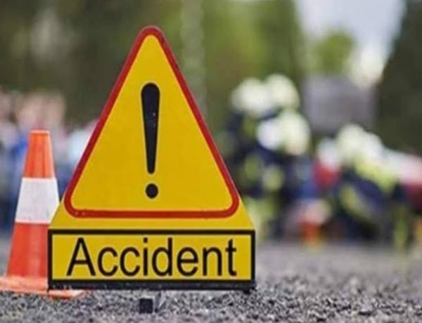 बाइक और ट्रैक्टर की टक्कर में युवक की मौत, एक गंभीर
