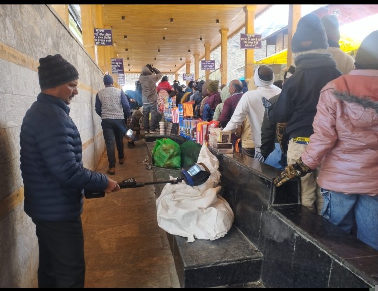 केदारनाथ धाम में बम निरोधक दस्ते से की सघन चेकिंग