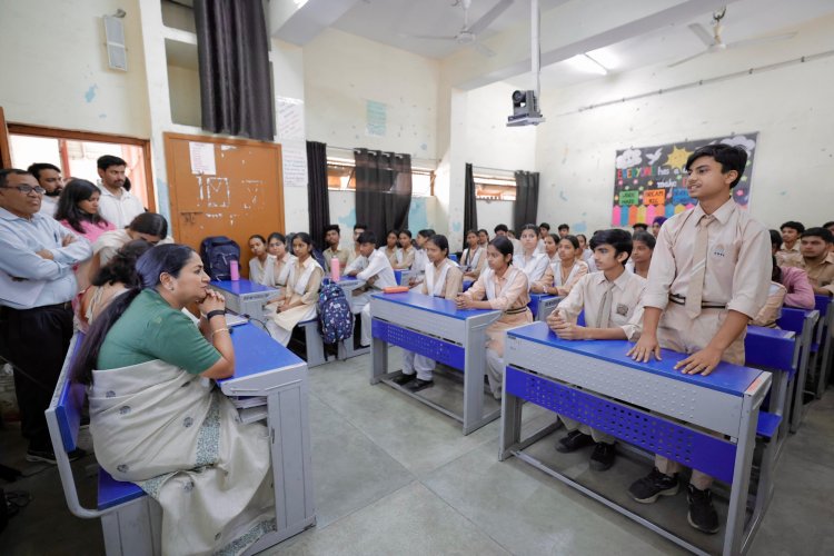 मुख्यमंत्री ने राजकीय सर्वोदय विद्यालय का किया औचक निरीक्षण
