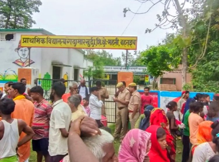 बहराइच में अनियंत्रित ट्रक ने बाइक को मारी टक्कर, मां की मौत, बेटा घायल