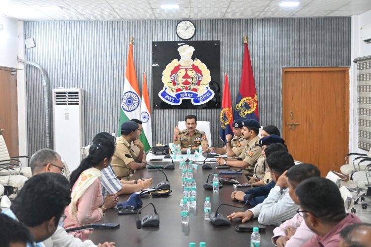 वाराणसी: प्रशिक्षु अधिकारियों ने पुलिस कमिश्नर से की शिष्टाचार भेंट, सीपी ने दिए उत्कृष्ट पुलिसिंग के गुरुमंत्र
