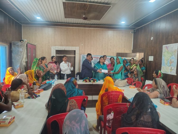 स्वयं सहायता समूहों को मिला सीसीएल का लाभ, महिलाओं को लखपति दीदी बनने के लिए किया प्रेरित