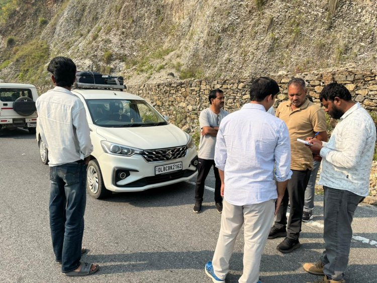 दिल्ली की प्राइवेट कार में मिलीं आदि कैलाश यात्रा की सवारियां, वाहन सीज व 35 हजार का जुर्माना