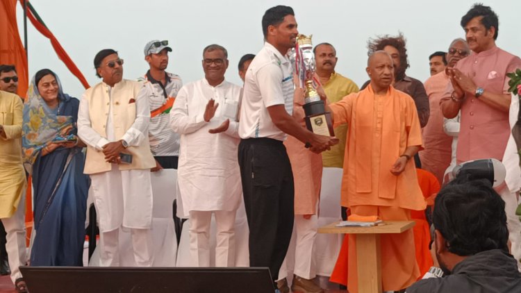 सीएम योगी के सामने जूनियर नेशनल रोइंग चैंपियनशिप में यूपी टीम ने 36 साल बाद जीता स्वर्ण पदक