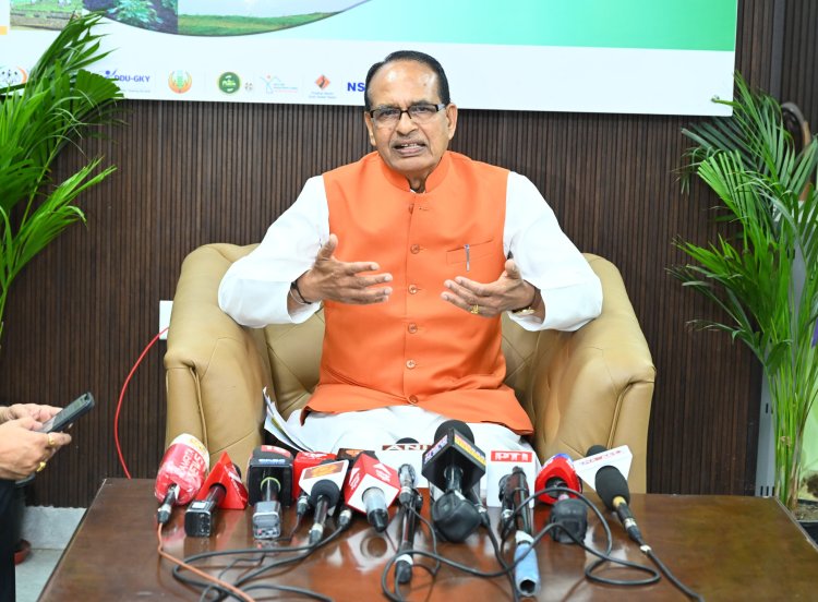 प्रधानमंत्री को 'अग्रीकोला पदक' से सम्मानित किया जाना हर भारतीय के लिए गौरवशाली क्षणः शिवराज