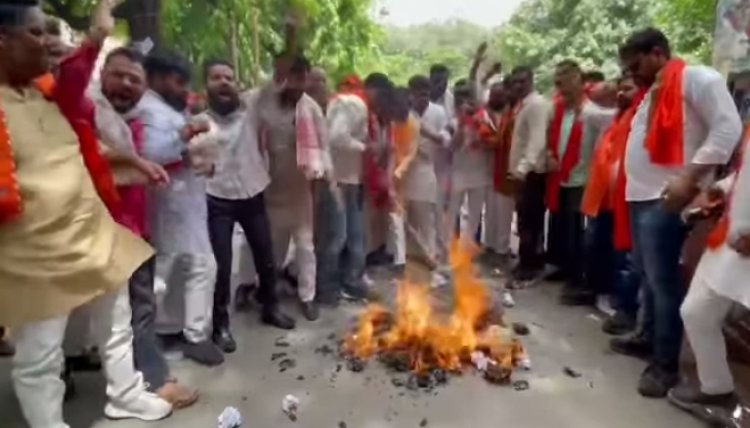 राहुल गांधी और अजय राय का पुतला दहन कर भाजपा नेताओं ने उठाई कार्रवाई की मांग