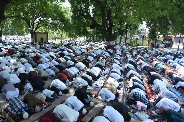 यूपी में शांतिपूर्ण रही बकरीद: न सड़क पर नमाज, न खुले में कुर्बानी