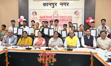 मेधावी छात्रों का सम्मान, टॉपर्स को मिला पुरस्कार और बचत का संदेश