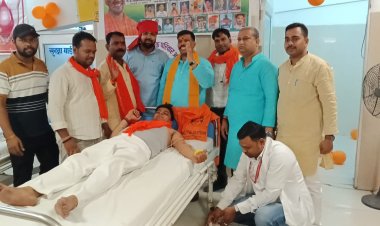 मुख्यमंत्री योगी के जन्मदिवस पर वाराणसी के युवाओं ने किया रक्तदान