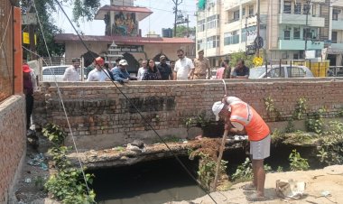 बरसात से पहले सीसामऊ नाला और सीएम ग्रिड परियोजना का नगर आयुक्त ने लिया जायजा