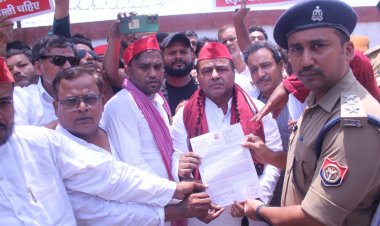 सपा विधायक सडक की मरम्मत के लिए प्रधानमंत्री को लिखा पत्र, समर्थकों के साथ पदयात्रा भी की