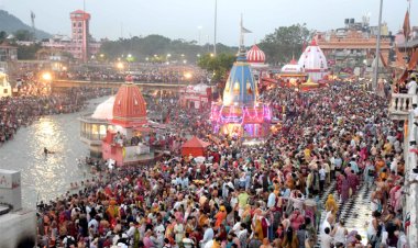 सोमवती अमावस्या पर में उमड़ा आस्था का जनसैलाब