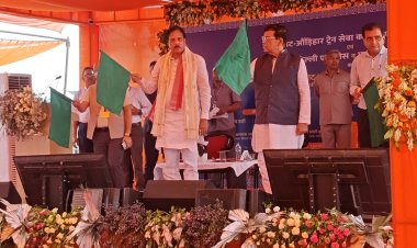मऊ को तीन रेल सुविधाओं की मिली सौगात, यूपी के कैबिनेट मंत्री एके शर्मा कार्यक्रम में हुए शामिल