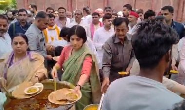 डिंपल यादव ने बड़ा मंगल पर सैफई में की पूजा, भंडारे में लोगों को प्रसाद किया वितरण