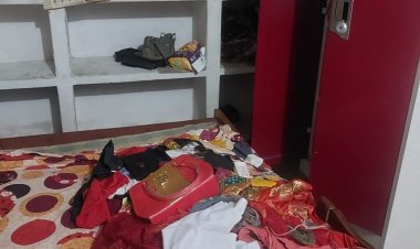 तीन घरों का ताला तोड़कर दो नाली बंदूक सहित लाखों की चोरी, मौके पर पुलिस टीम