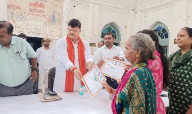 पीएम स्वनिधि महोत्सव में डिजिटल लेनदेन करने वाले वेंडरों का सम्मान, स्वरोजगार अपनाने वाले वेंडरों की कि     स्मत योजना ने बदली : महापाैर