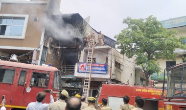  लखनऊ में दो जगहों पर लगी आग को दमकल कर्मियों ने बुझाया, कोई जनहानि नहीं