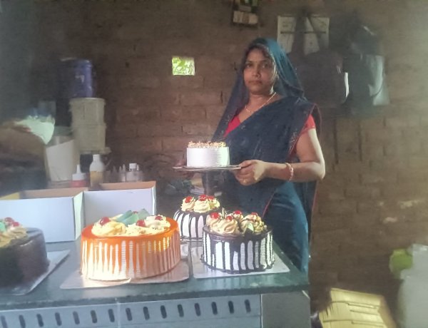 उत्तर प्रदेश राज्य ग्रामीण आजीविका मिशन से बदली ममता गुप्ता की जिंदगी, बनीं ग्रामीण महिलाओं के लिए प्रेरणा