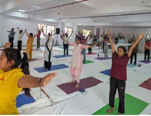 परिषदीय विद्यालयों में 1.42 करोड़ बच्चों ने किया सामूहिक योगाभ्यास