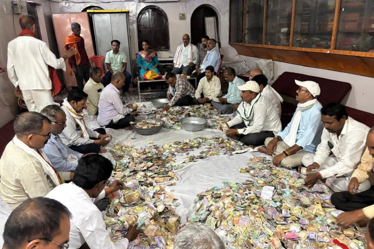 मां विंध्यवासिनी के चरणों में उमड़ी श्रद्धा, दो दानपात्रों से निकले 9.17 लाख रुपये