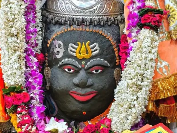 उज्जैन बाबा महाकाल की शरण में पहुंचे फिल्म निर्माता मधुर भंडारकर, जय भानुशाली और आरती सिंह, भस्म आरती में हुए शामिल