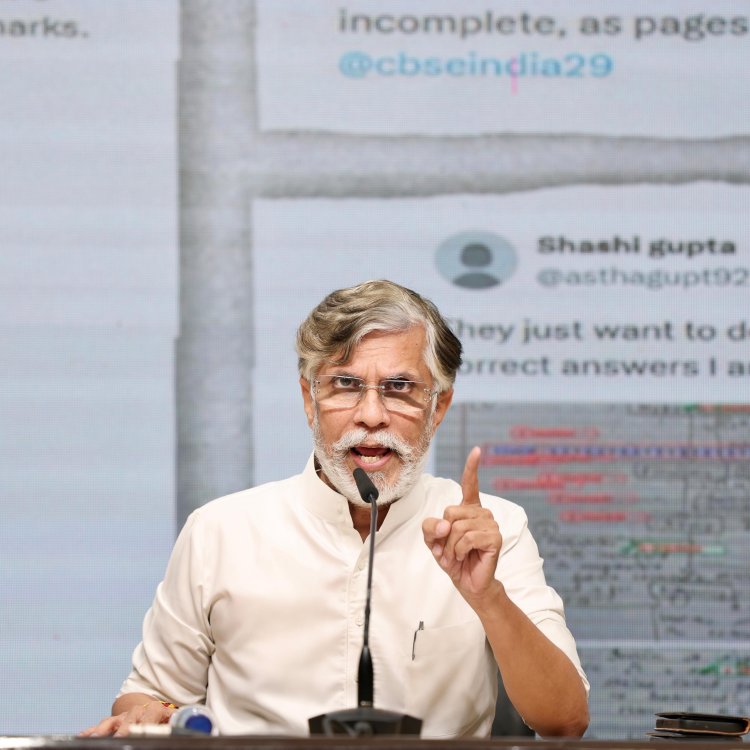 पेपर लीक से ध्वस्त हो रही शिक्षा व्यवस्था, युवाओं का भविष्य संकट में: पवन खेड़ा